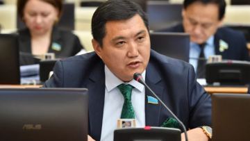 “900 مىڭ تەڭگە جالاقى جەتپەيدٸ”. دەپۋتات بازاربەك وتباسىلىق شىعىنى تۋرالى ايتتى