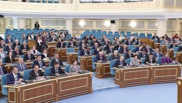 قازاقستاندا ساياسي جٷيەنٸ ٶزگەرتەتٸن التى كونستيتۋتسييالىق زاڭ قابىلداندى
