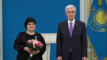 Тоқаев әнші Мақпал Жүнісованы жоғары наградамен марапаттады