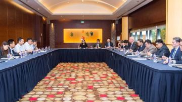 قازاقمىس قىتايلىق ينجينيرينگتٸك كومپانييالارمەن جاڭا كٷكٸرت قىشقىلى تسەحىنىڭ قۇرىلىسىن تالقىلاۋدا