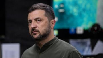 زەلەنسكيي سوعىستىڭ قاشان اياقتالۋى مٷمكٸن ەكەنٸن ايتتى: دەپۋتاتتار كٷمەنمەن قارادى