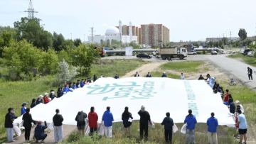 «Таза Қазақстан»: Астанада бір топ жас экологиялық акция өткізді