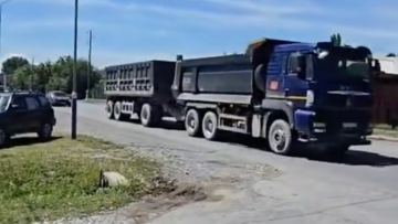 Ақбұлақ тұрғындары дабыл қақты: ауыр жүк көліктері жолдарды тоздырып жатыр