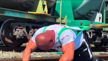 اتىراۋلىق ٶرتسٶندٸرۋشٸ 165 توننالىق ۆاگوندى سٷيرەپ, قازاقستان رەكوردىن جاڭارتتى