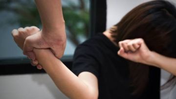 Almaty oblysynda 15 jastaǵy qyz ógei atasy tiiskenin aitty