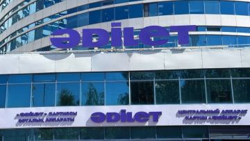 Amanat партиясының ғимараттарындағы жазу "Әділет" болып өзгертіле бастады