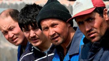 ەو زاڭسىز جٷرگەن ميگرانتتاردى قازاقستانعا جٸبەرۋٸ مٷمكٸن
