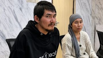 "Sultan basqa áielmen jatqan": Marqum Maqsot Qarabalinniń qaryndasy sotta sóz sóiledi