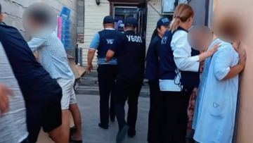 Jambyl oblysynda uiymdasqan qylmystyq toptyń jetekshisi 17 jylǵa sottaldy