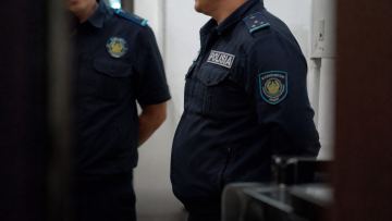 Таразда екі полицей азаматқа есірткі салып жібермек болды деген күдікке ілінді