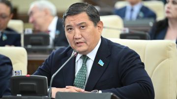 "Betke ustar depýtat boldym". Baqytjan Bazarbek mandatymen qoshtasyp, tosyn jazba jariialady
