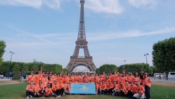 العىس رەتٸندە پاريجگە ساياحات: BI Group 160 قىزمەتكەردٸڭ ەڭبەگٸن ەلەدٸ