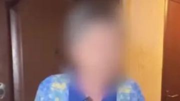 Алматылық зейнеткер алаяқтарға алданып, жинаған 3 мың долларын тексертемін деп пакетке салып жіберген
