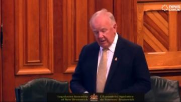 Канада парламентінде депутат сөз сөйлеп тұрып ChatGPT жауабын байқамай оқып кетті