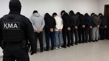 اقتٶبەدە ينتەرنەت-الاياقتارعا كٶمەكتەستٸ دەگەن كٷدٸكپەن 10 ادام ۇستالدى