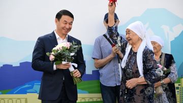 Тағы 1832 пәтер: Алматыда қоныс тойын тойлайтын тұрғындарға кілт табыстаудың екінші кезеңі өтіп жатыр