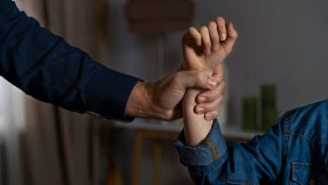 Бішкекте бұрынғы әйелін өлтірген экс-полиция қызметкері өмір бойына сотталды