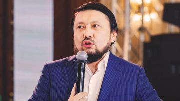مۇحامەدجان تازابەك 60 جاسقا تولعان بەكبولات تٸلەۋحان جايلى جازبا جارييالادى