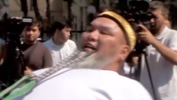 شىمكەنتتٸك پالۋان تٸسٸمەن اۆتوبۋس سٷيرەپ, ەلەمدٸك رەكورد ورناتتى