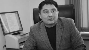 ايتىس اقىنى بەكجان ەشٸرباەۆ دٷنيەدەن ٶتتٸ