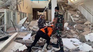 يندونەزيياداعى جەر سٸلكٸنٸسٸنەن 68 ادام قازا تاپتى