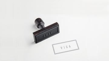 Qazaqstanda etnikalyq qazaqtarǵa beriletin vizalardyń merzimi qysqarýy múmkin
