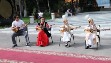 Алматыдағы сайлау учаскесінде күй күмбірледі