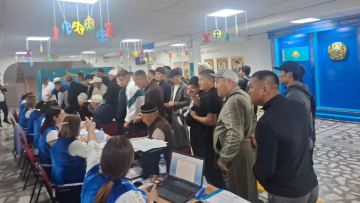 Бүкілхалықтық мереке және ұзын-сонар кезек: Қазақстанда алғашқы Құрылтай сайлауы қалай өтіп жатыр?