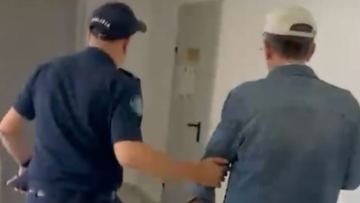 Әкімшілік ғимаратта шалбарын шешкен ер адам жауапқа тартылды
