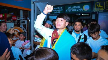 Chempionǵa laiyq syi: Qazybek Qalmaǵambetovke Allur kompaniiasy jańa Škoda Superb kóligin tabystady