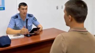 Oralda áleýmettik jelide beiádep sózder aitqan er adam qamaýǵa alyndy