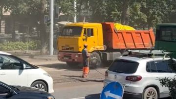 Almaty turǵyndary Abai dańǵylyndaǵy tegis joldy qaita jańartýǵa qarsy