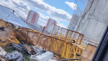 Астанада кран құлап, бір адам қаза тапты