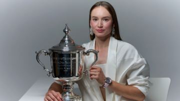 Elena Rybakina resmi túrde álemniń birinshi raketkasy atandy