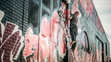 Toqaev Astana ákimine graffitige qarsy qatań shara qabyldaýdy tapsyrdy