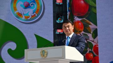 Darhan Satybaldy almatylyqtardy Qala kúnimen quttyqtady