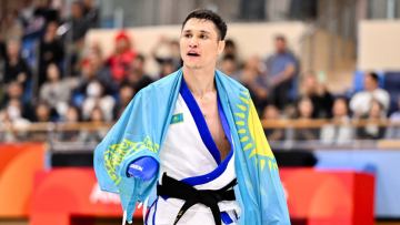 Бесінші алтын: Еркінғали Бүркіталин Азия ойындарында топ жарды