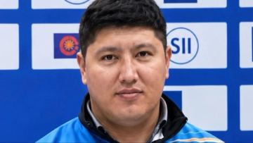 Kámeletke tolmaǵan sportshyǵa qatysty daý: Qazaqstandyq jattyqtyrýshy Úndistanda izdeýde