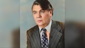 بٷگٸن كەمەل توقاەۆتىڭ تۋعان كٷنٸ: قازاق دەتەكتيۆٸنٸڭ نەگٸزٸن قالاعان قالامگەر تۋرالى نە بٸلەمٸز?