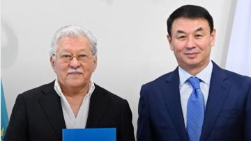 Досхан Жолжақсыновты 75 жасқа толды: Алматы әкімі Тоқаевтың құттықтауын табыстады