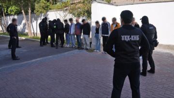 Internet alaiaqtyqqa kúdikti 13 Qytai azamaty Qazaqstannan shyǵaryldy