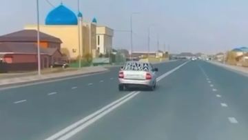 Atyraýda "kúieý jigittiń dostary" jol erejesin óreskel buzdy: úsh kólik aiypturaqqa qoiyldy