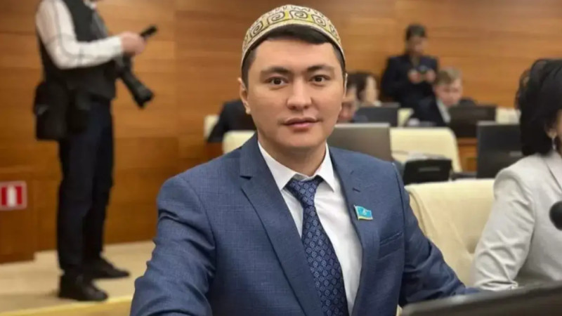 "Еден жуушы болып жұмысқа кіру үшін 500 мың теңге сұрайды". Мұқаев жемқорлықты ашық айыптады