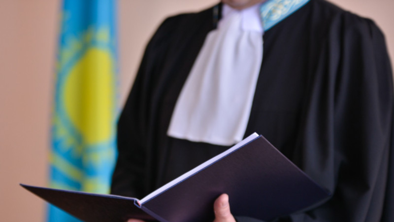 الماتى وبلىسىندا پارا العان سۋديا دا, پارا بەرگەن ادام دا سوتتالدى