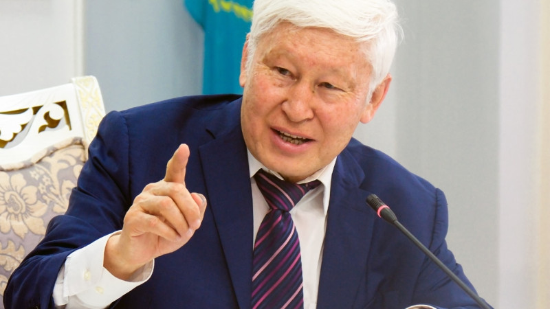 Qazaq tilin ǵylym men tehnikaǵa beiimdeýimiz kerek - Asqar Jumadildaev