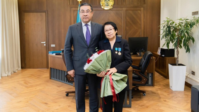 Nurlan Uranhaev oblystyń maqtanyshy Alma Shúkejanova qabyldady