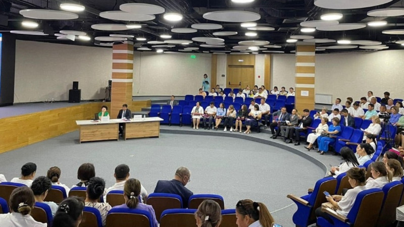 تٷركٸستاندىق پەداگوگتار بالالارعا ۇلتتىق قۇندىلىقتار نەگٸزٸندەگٸ تەربيە بەرۋ مەسەلەسٸن تالقىلادى
