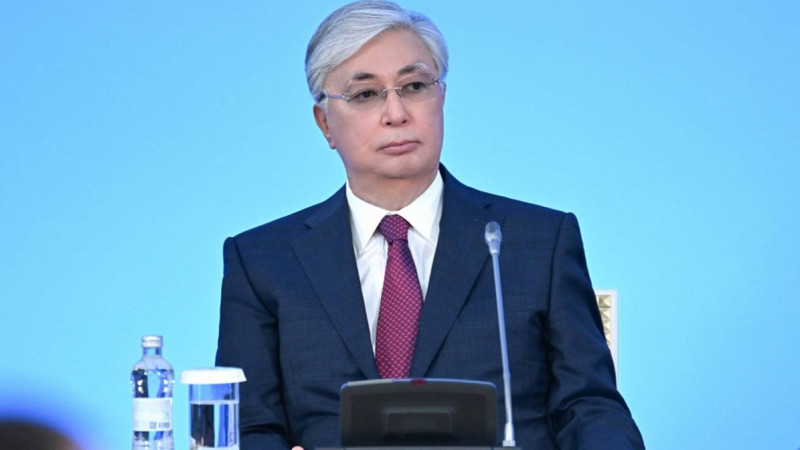 Babalarymyz mańyzdy sheshim qabyldap, elge qater tóngende quryltai shaqyrǵan – Toqaev