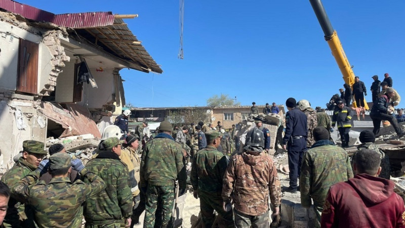جاڭاٶزەندە جارىلىس. بٸر ادام قازا تاۋىپ, 13 ادام زارداپ شەكتٸ