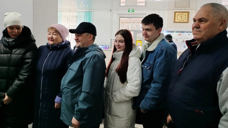 Shyǵysta sailaý ýchaskelerine halyq otbasymen kelip daýys berýde